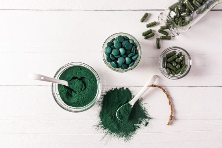 round blue green natural spirulina algae tablets